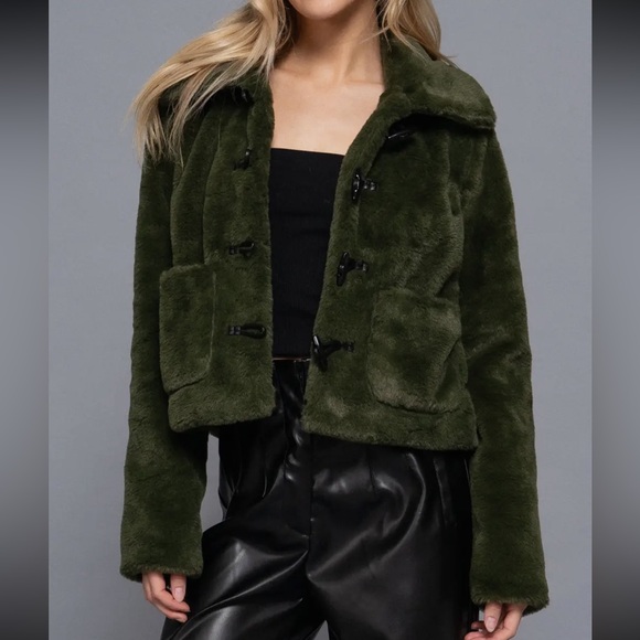 LONG SLEEVE COLLAR WITH TOGGLE FAUX FUR JACKET - Picture 4 of 6